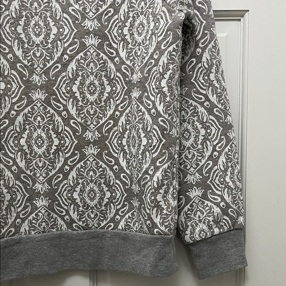 NWT J. Crew Medallion Pullover Crewneck Sweater in Gray & White - Size Small - Picture 7 of 15
